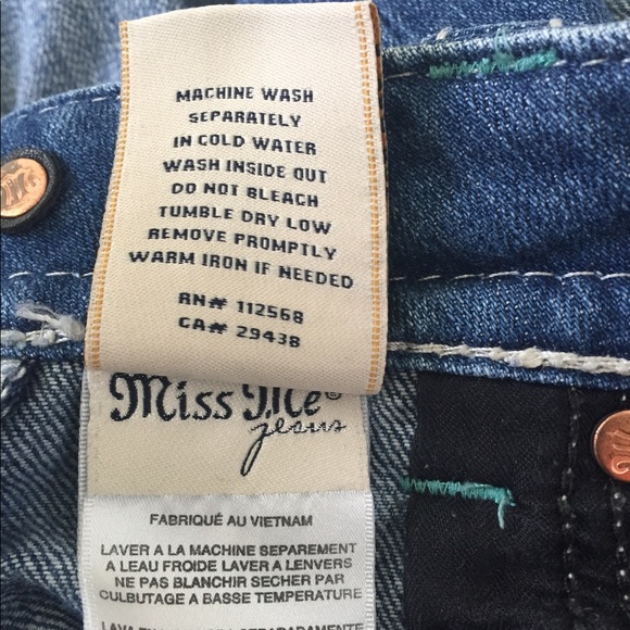 Miss Me Wing & Flower Capri denim. - Picture 9 of 9